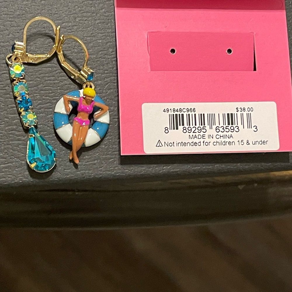 BETSEY JOHNSON NWT rhinestone beach pool gold earrings Teal summer